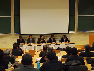 190名の参加者と活発な討論